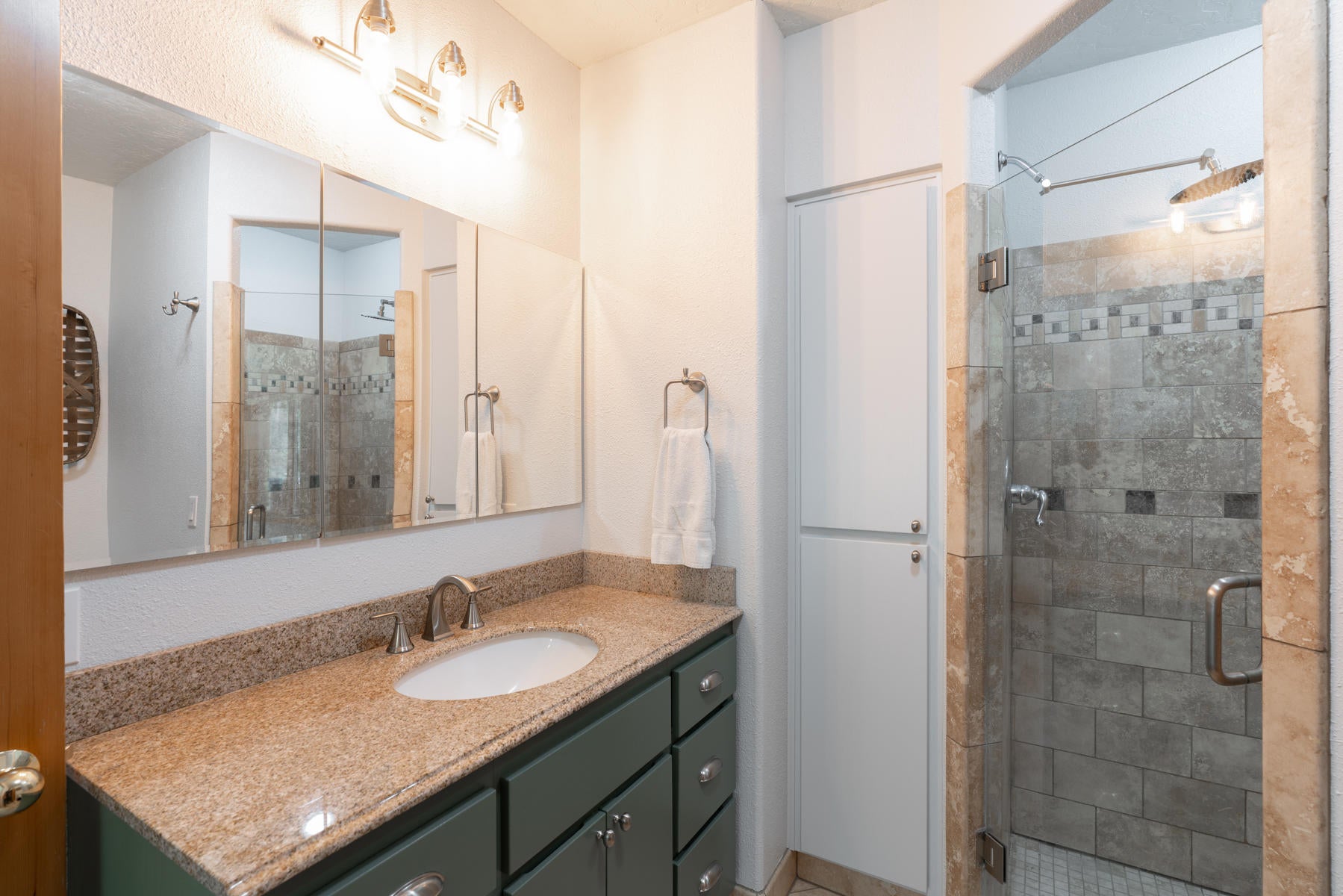 17039 Spring River Road Bend, OR 97707 - Photo 10 of 28 Ossinger-22