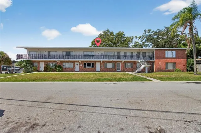 a view of house with a yard