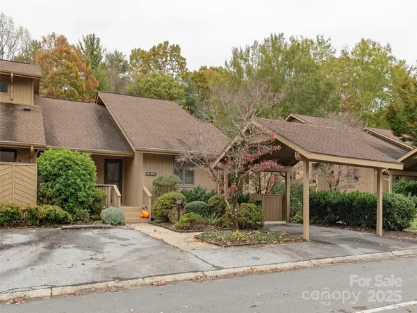 $374,000 | 606 Red Oak Drive, Hendersonville, NC 28791