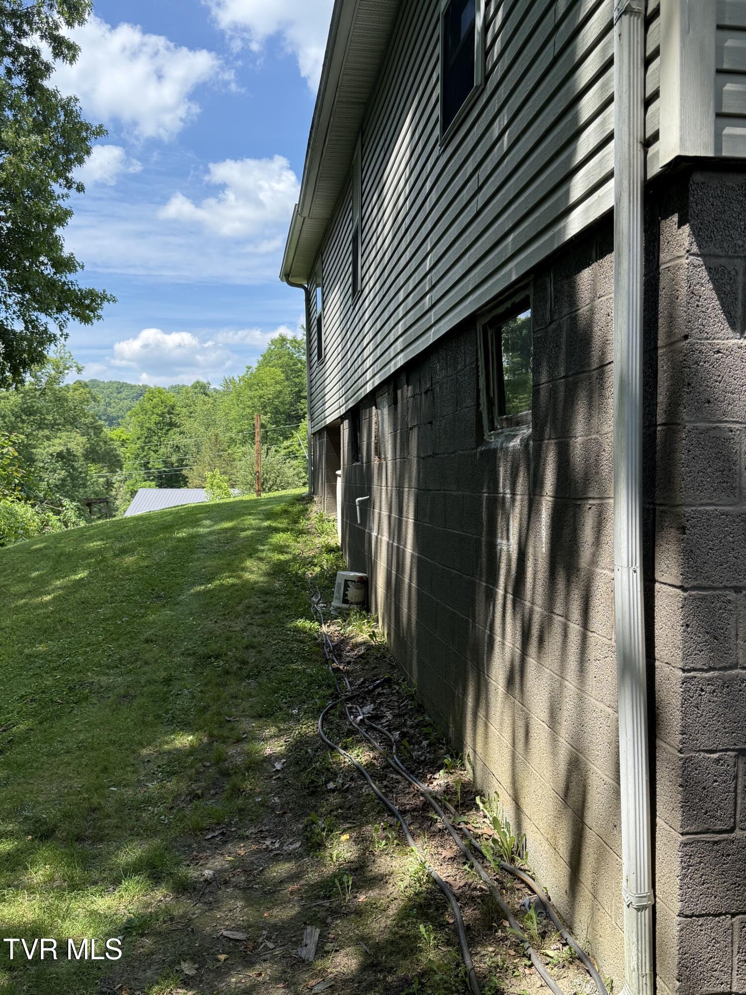 5209 Spotswood Road Norton, VA 24273 - Photo 18 of 31 7