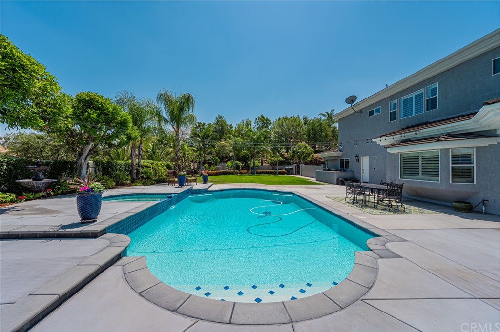 5817 Royale Place Riverside, CA 92506 - Photo 11 of 64