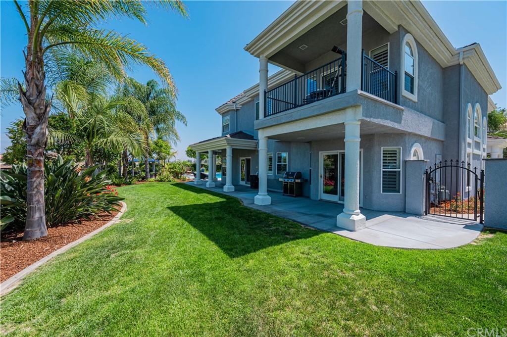 5817 Royale Place Riverside, CA 92506 - Photo 14 of 64 Side yard, outside Dining room and Kitchen