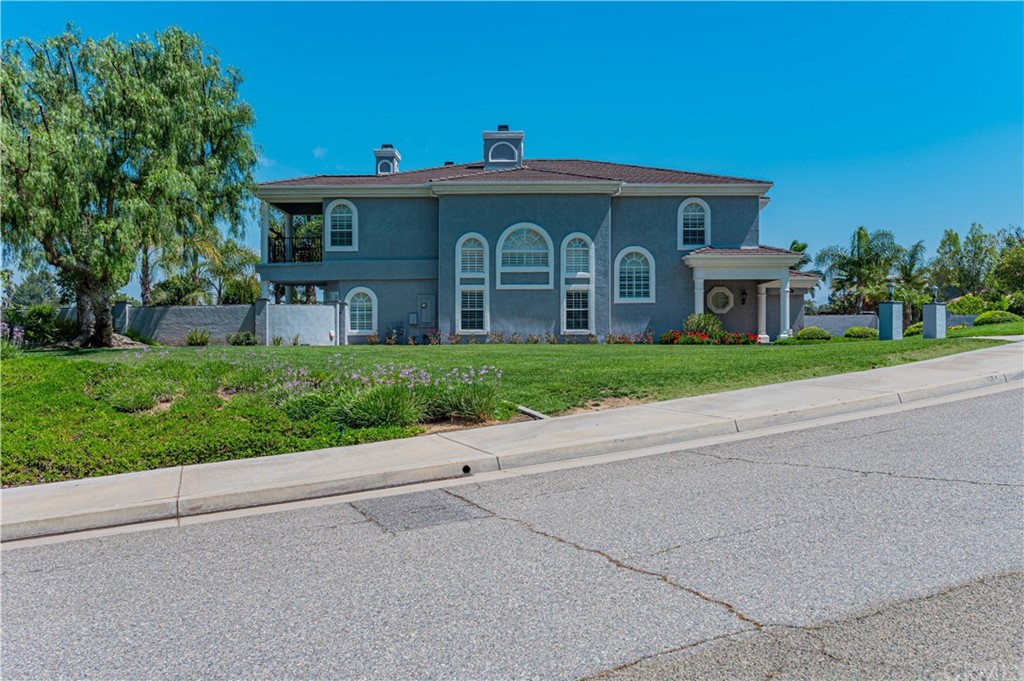 5817 Royale Place Riverside, CA 92506 - Photo 3 of 64