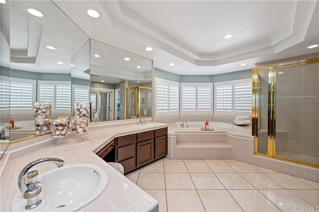 5817 Royale Place Riverside, CA 92506 - Photo 46 of 64 Master Bath