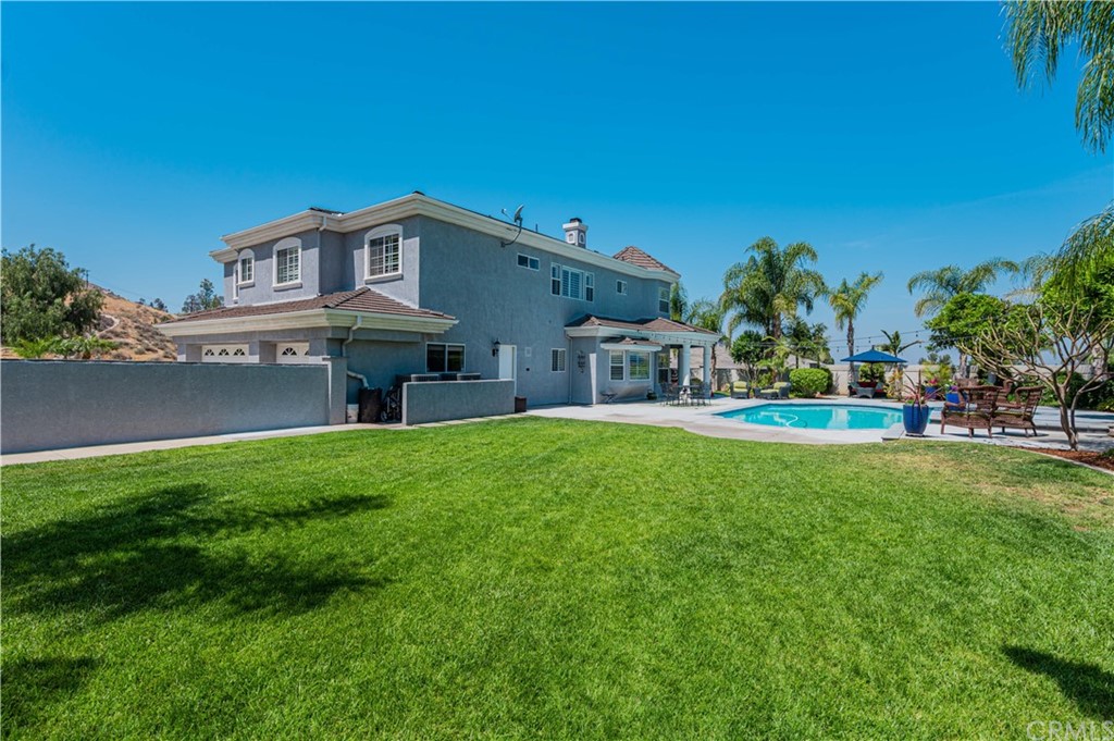 5817 Royale Place Riverside, CA 92506 - Photo 7 of 64