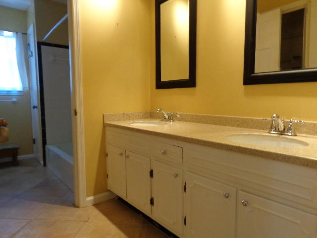 5601 Cold Springs Road Hixson, TN 37343 - Photo 31 of 39 5601 full bath 2