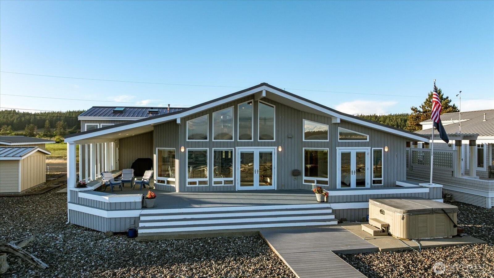333 Keystone Avenue Coupeville, WA 98239 - Photo 1 of 40