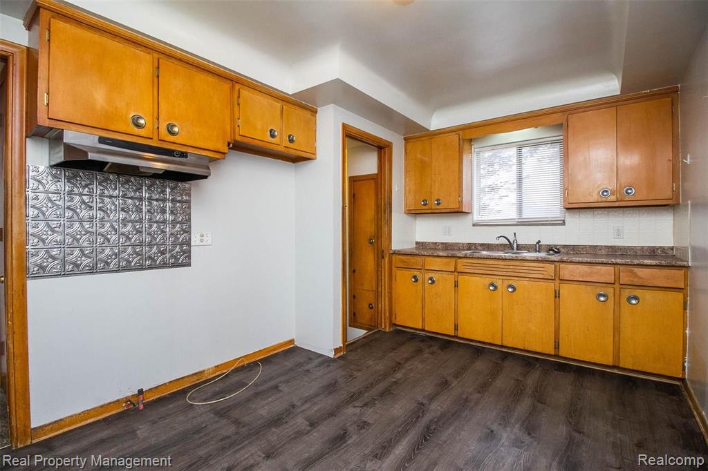 7303 Patton Street Detroit, MI 48228 - Photo 6 of 29