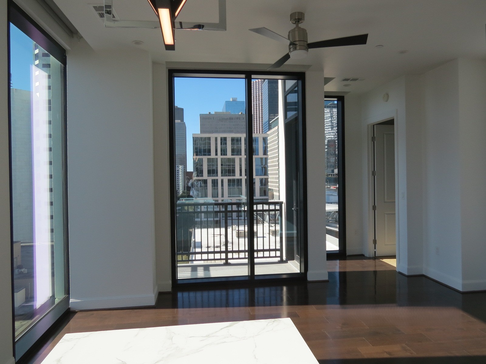 1211 Caroline Street, Unit 1005 Houston, TX 77002 - Photo 3 of 21