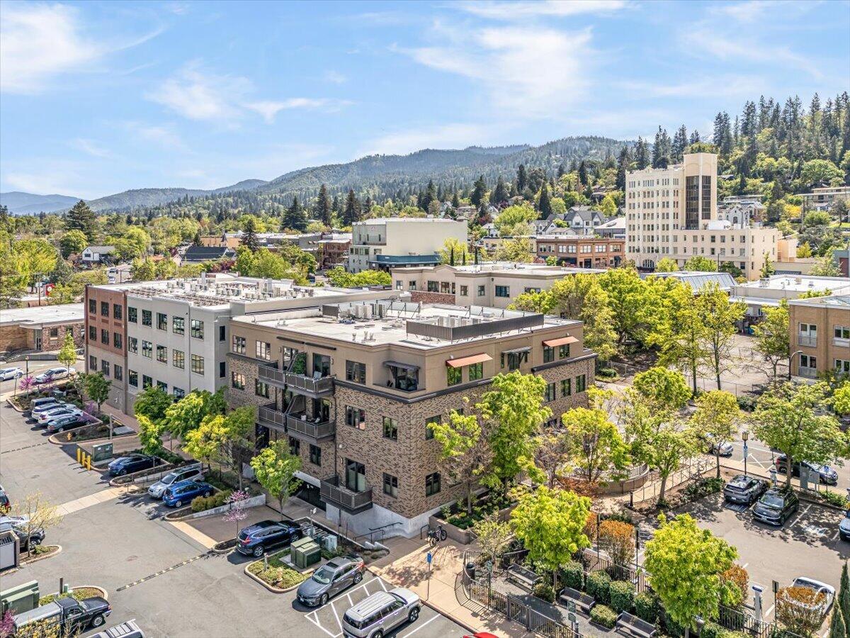 175 Lithia Way, Unit 303 Ashland, OR 97520 - Photo 37 of 44