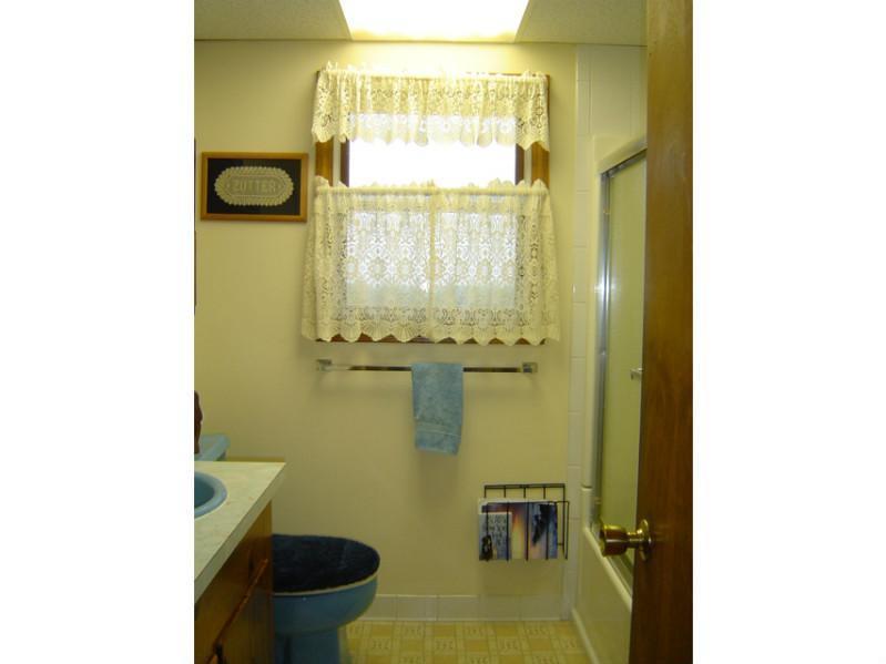 340 Dunn Road Norway, ME 04268 - Photo 15 of 16 Bathroom.