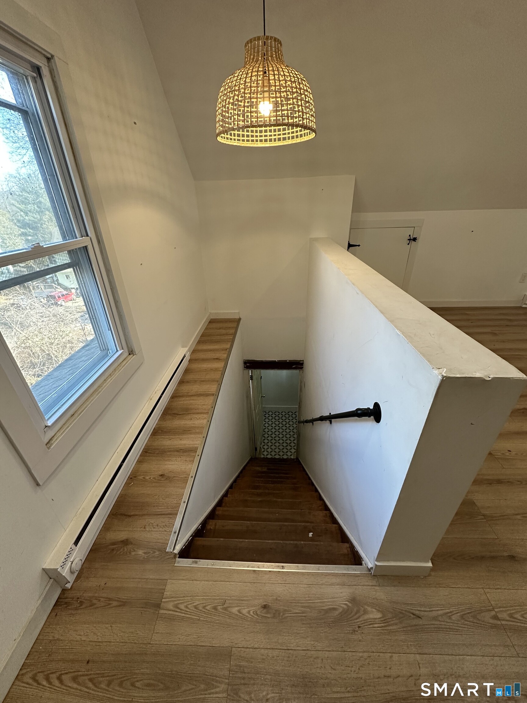 27 East 9th Street Derby, CT 06418 - Photo 4 of 22 a view of an entryway