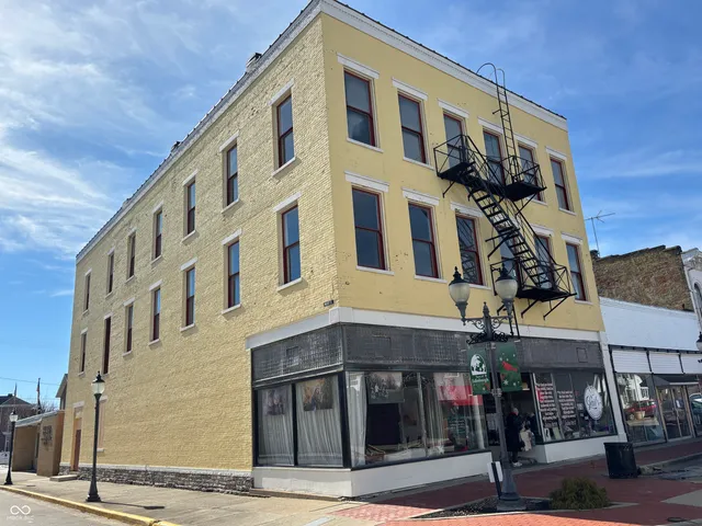 $495,000 | 101 West Main Cross Street, Edinburgh, IN 46124