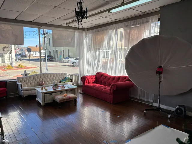 $495,000 | 101 West Main Cross Street, Edinburgh, IN 46124