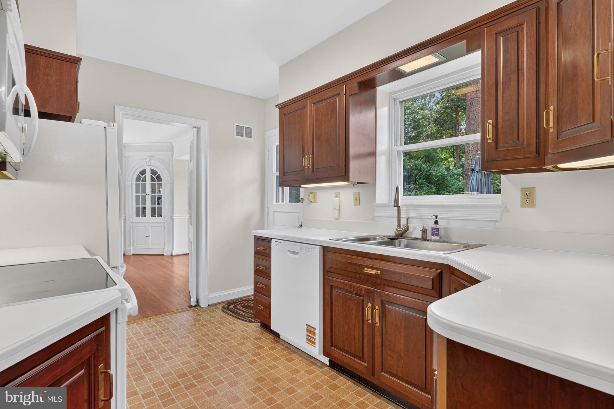 8112 Rayburn Road Bethesda, MD 20817 - Photo 18 of 52