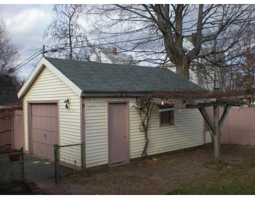 81 White Street Springfield, MA 01108 - Photo 3 of 4