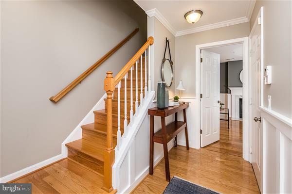 660 Howards Loop Annapolis, MD 21401 - Photo 2 of 25 Interior (General)