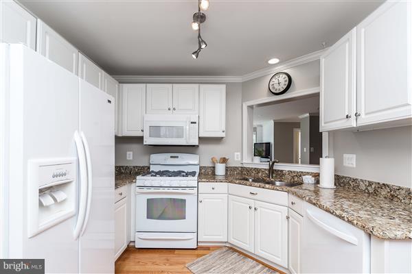 660 Howards Loop Annapolis, MD 21401 - Photo 11 of 25 Kitchen