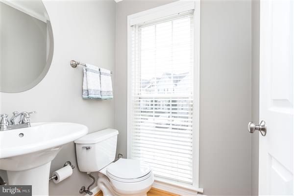 660 Howards Loop Annapolis, MD 21401 - Photo 14 of 25 Bath