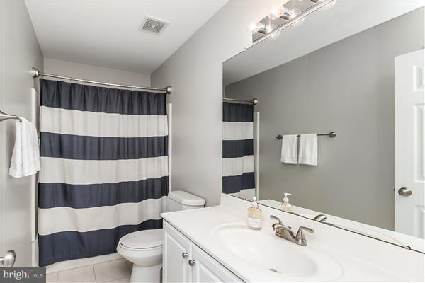 660 Howards Loop Annapolis, MD 21401 - Photo 17 of 25 Bath