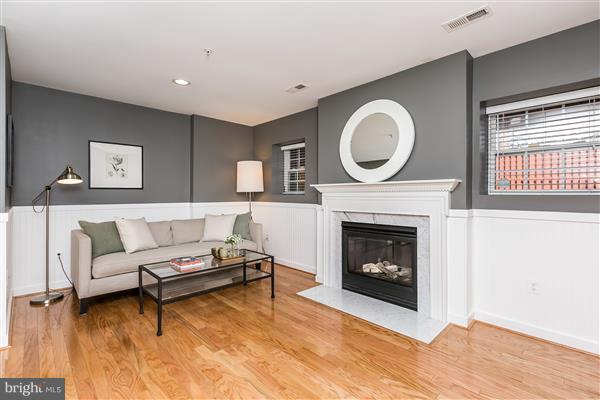 660 Howards Loop Annapolis, MD 21401 - Photo 3 of 25 Interior (General)