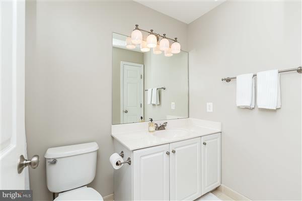 660 Howards Loop Annapolis, MD 21401 - Photo 21 of 25 Bath