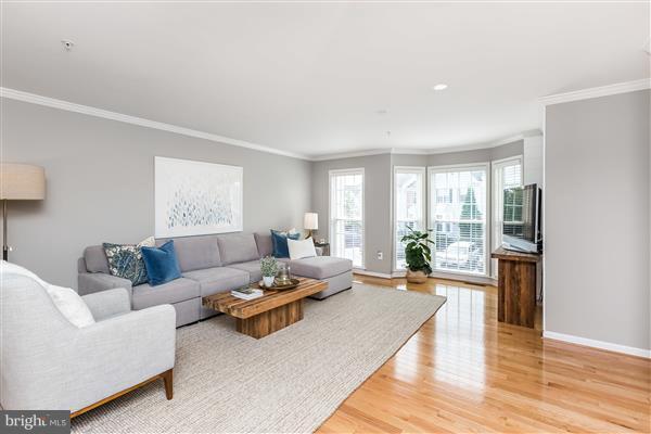 660 Howards Loop Annapolis, MD 21401 - Photo 6 of 25 Living Room