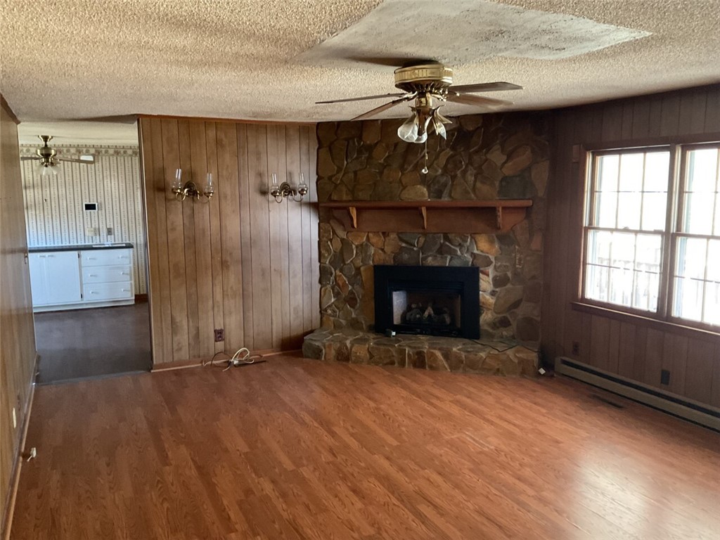 142 South Abbott Road Walhalla, SC 29691 - Photo 8 of 16 This inviting living space