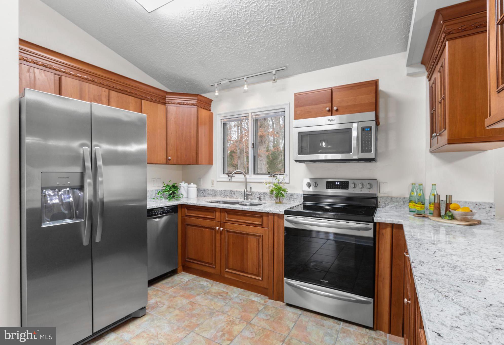 915 Kent Drive Ruther Glen, VA 22546 - Photo 17 of 42 Kitchen with Granite and SS Appliances