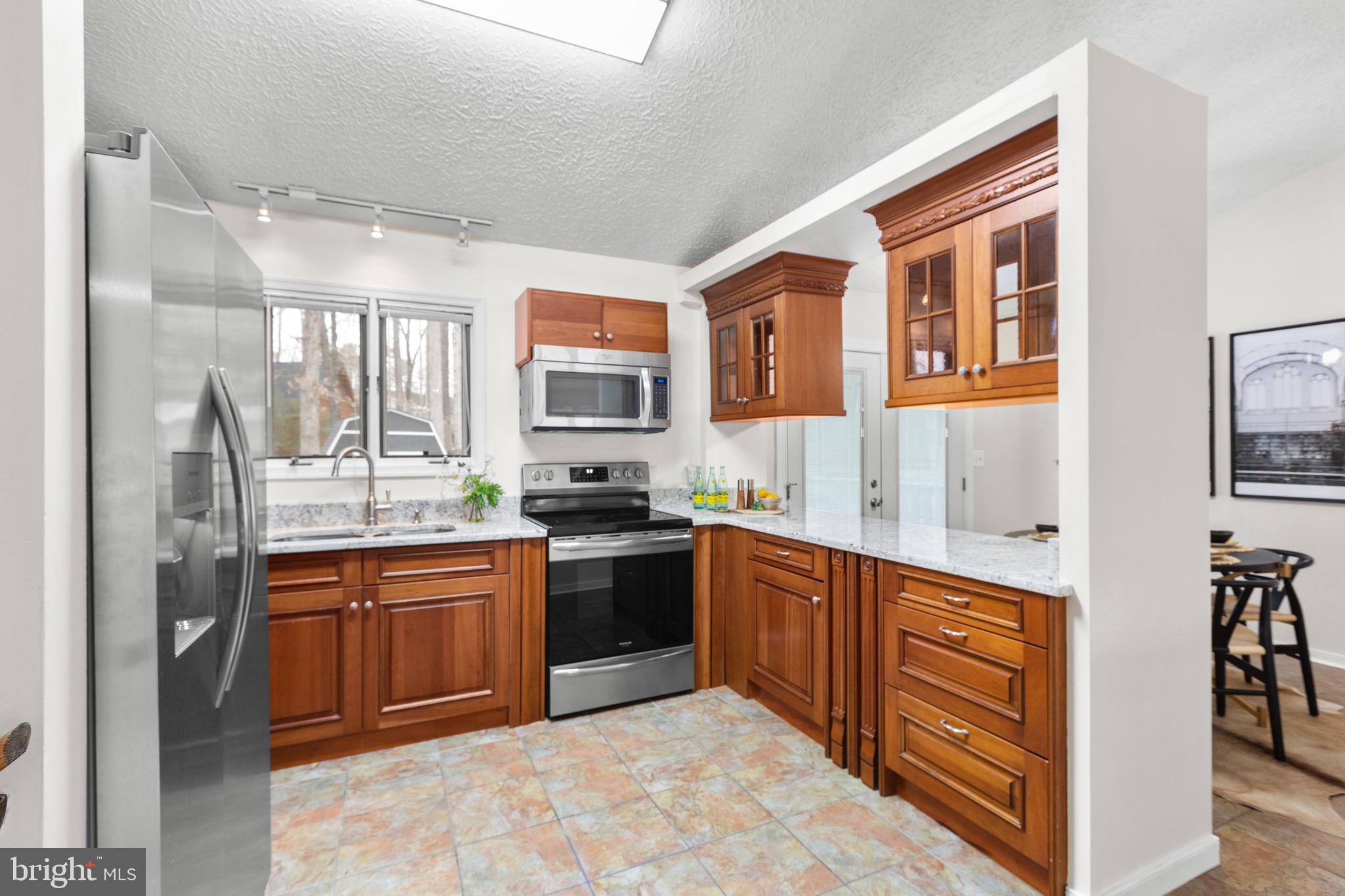 915 Kent Drive Ruther Glen, VA 22546 - Photo 5 of 42 Kitchen with Granite