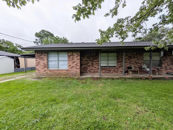 $1,050 | 2342 Wise Street, Bridge City, TX 77611