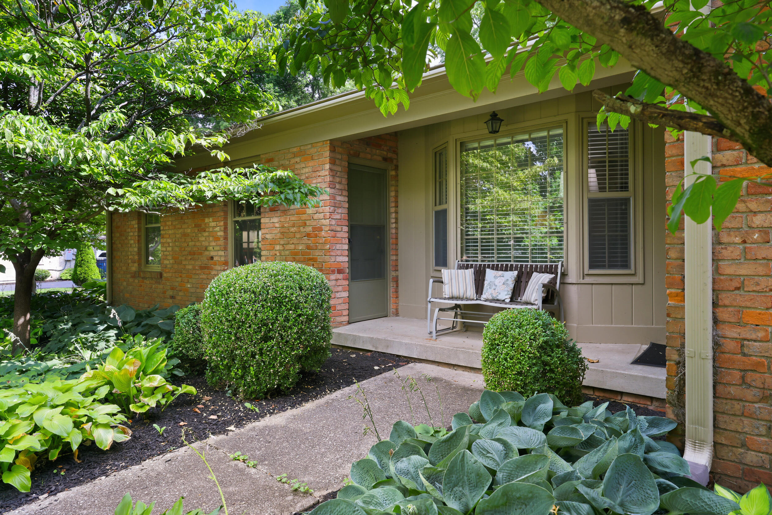 821 Cahaba Road Lexington, KY 40502 - Photo 5 of 49 img_3411