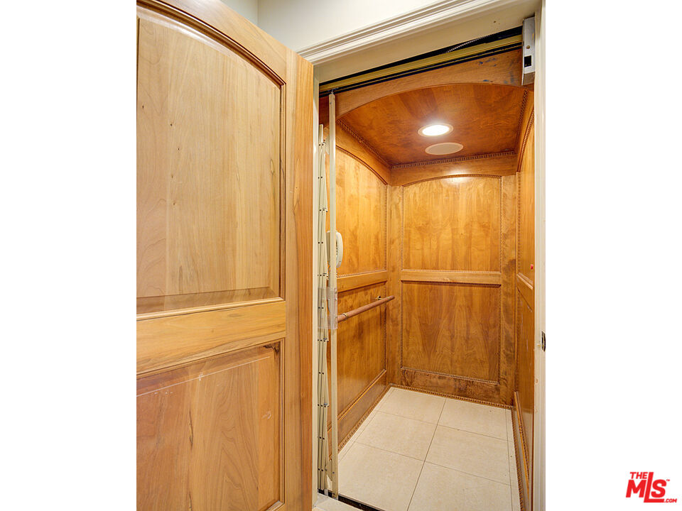 5003 Roma Court Venice, CA 90292 - Photo 19 of 34 a view of a garage with wooden door