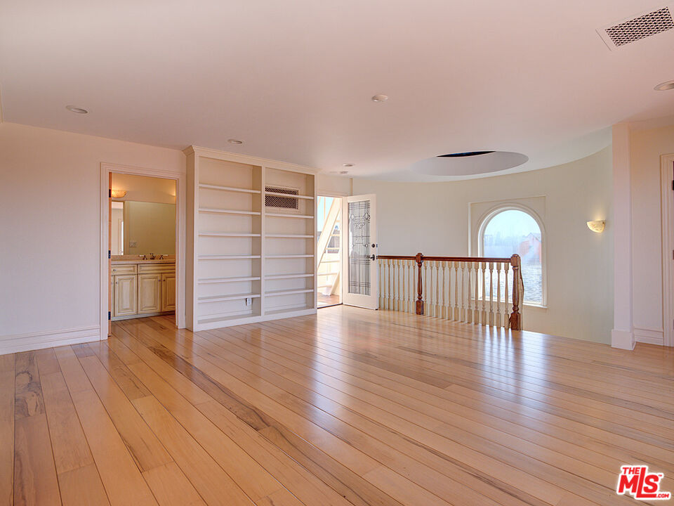5003 Roma Court Venice, CA 90292 - Photo 26 of 34 a view of an empty room with wooden floor and a window
