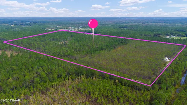 a view of a outdoor space and a yard