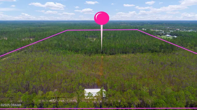 a view of a back yard