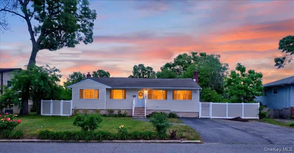$625,000 | 23 Anna Street, Bay Shore, NY 11706