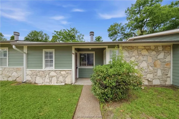 front view of house with a yard
