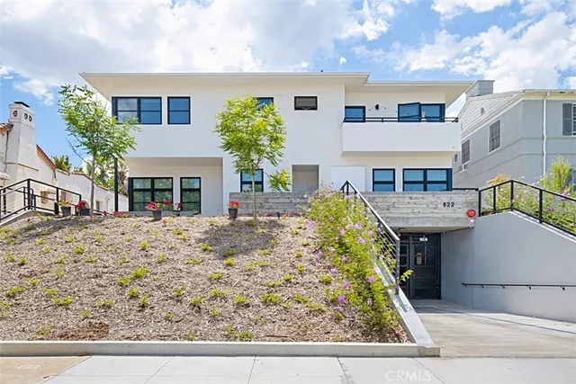 $1,690,000 | 822 South Plymouth Boulevard, Unit 4, Los Angeles, CA 90005