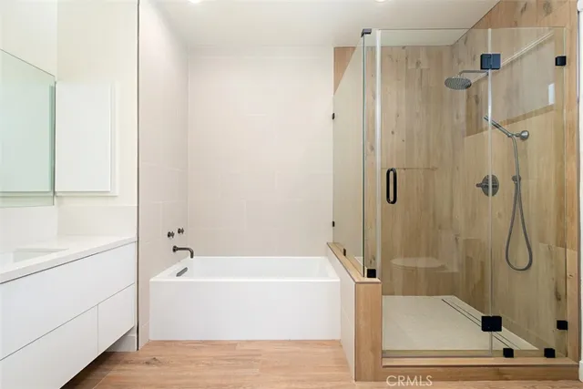 $1,690,000 | 822 South Plymouth Boulevard, Unit 4, Los Angeles, CA 90005