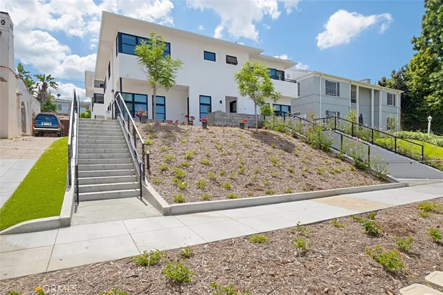 $1,690,000 | 822 South Plymouth Boulevard, Unit 4, Los Angeles, CA 90005