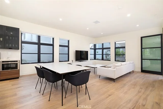 $1,690,000 | 822 South Plymouth Boulevard, Unit 4, Los Angeles, CA 90005