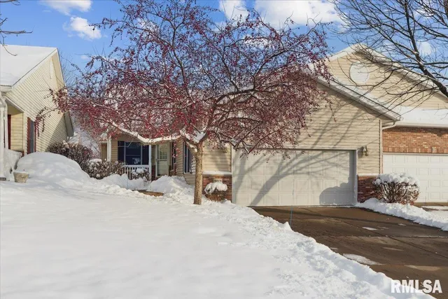 $369,900 | 707 Wells Fargo Trail, Le Claire, IA 52753