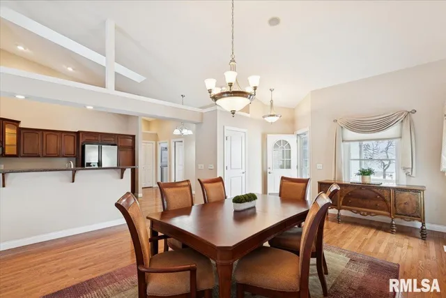 $369,900 | 707 Wells Fargo Trail, Le Claire, IA 52753