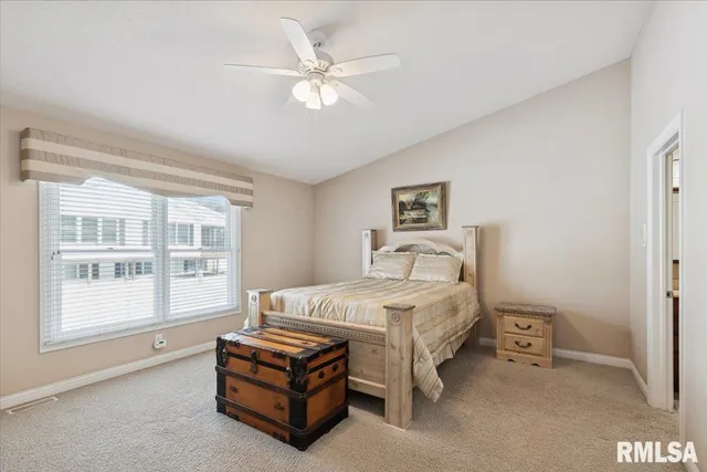 $369,900 | 707 Wells Fargo Trail, Le Claire, IA 52753