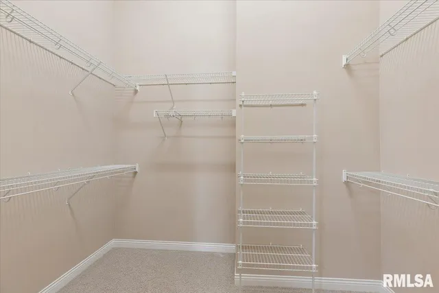 $369,900 | 707 Wells Fargo Trail, Le Claire, IA 52753