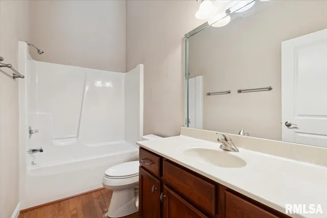 $369,900 | 707 Wells Fargo Trail, Le Claire, IA 52753