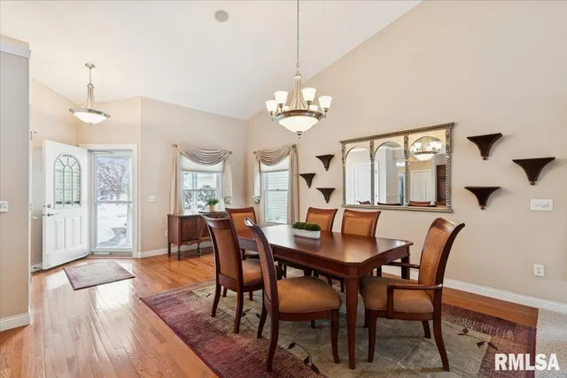 $369,900 | 707 Wells Fargo Trail, Le Claire, IA 52753