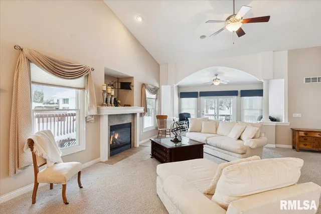 $369,900 | 707 Wells Fargo Trail, Le Claire, IA 52753