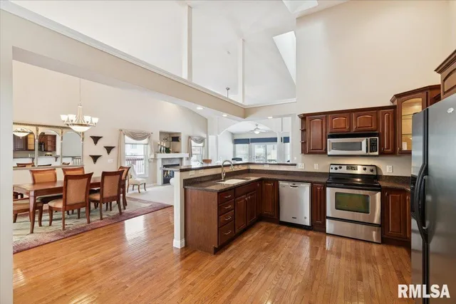 $369,900 | 707 Wells Fargo Trail, Le Claire, IA 52753